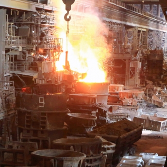 Последняя плавка в мартеновском цехе